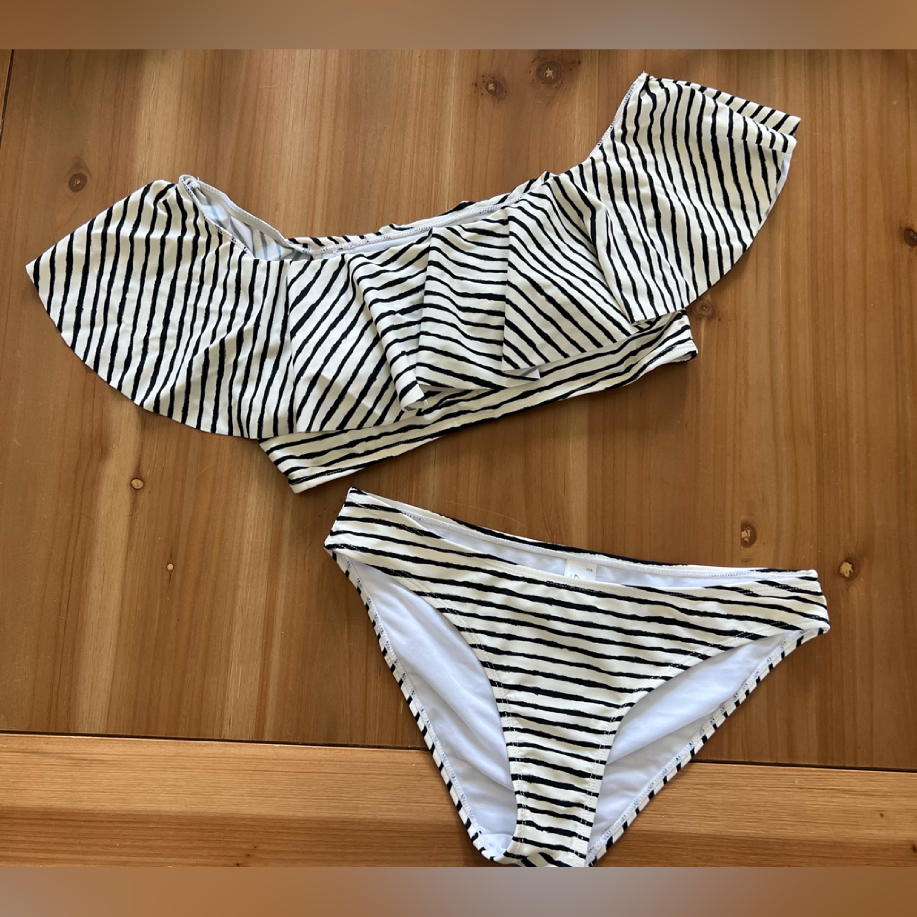 Chic Black And White Bikini Swimwear